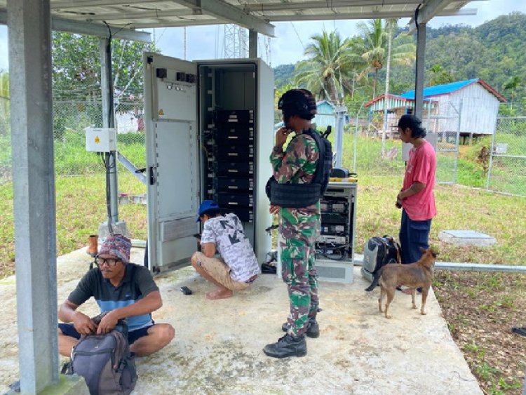 Demi Signal Yang Lancar di Pedalaman Papua, Inilah Yang Dilakukan Oleh Satgas Yonif 143/TWEJ