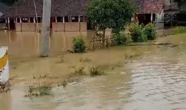 SDN Mekar Sari 6 Kecamatan Panimbang Lumpuh Total Dikepung Banjir