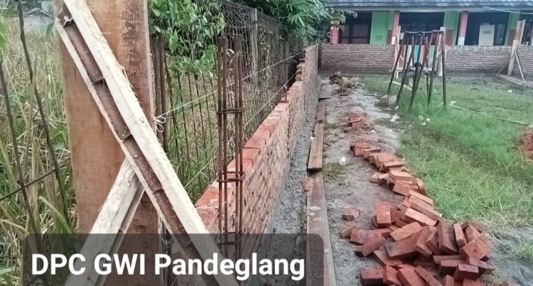 Pekerjaan Pembangunan Sarana Utilitas PAUD TKN Dahlia Kecamatan Patia Tahun 2025 Diduga Tambal Sulam 