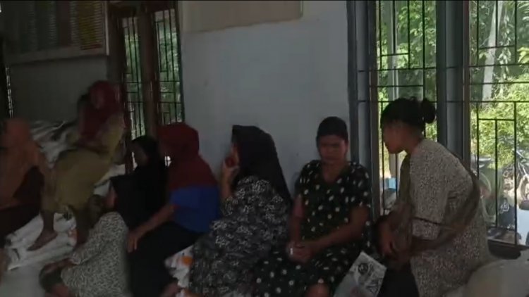 Bantuan Beras Dari Pemerintah Disambut Gembira Oleh 294 KPM Masyarakat Desa Turus Patia, Tapi Pembagian Terkendala Listrik PLN Mati