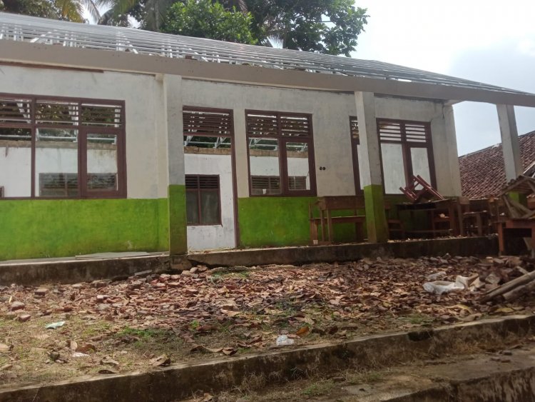 Ruang Kelas MDT Pendidikan Islam Indonesia Kubangkondang - Cisata Memperhatinkan Butuh Bantuan Rehabilitasi Dari Pemerintah