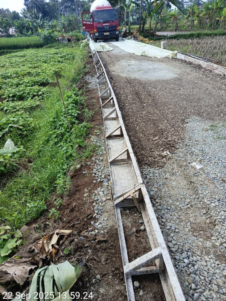 Proyek Betonisasi di Duga Asal Jadi di Jalan Sukarame Carita, DPRKP Diminta Sidak Sebelum Terlalu jauh.