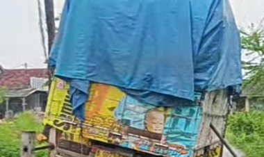 Dump Truck Bermuatan Padi Mogok di Jembatan Sidamukti, Akses Warga Lumpuh  ‎