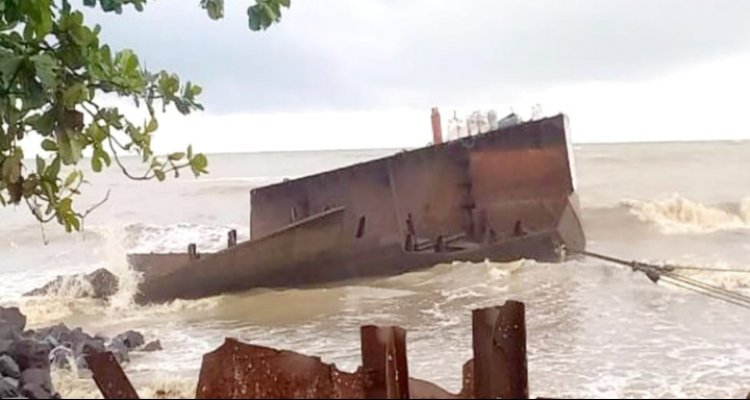 Terkendala Proses Hukum, Warga Nelayan di Labuan Desak Penanganan Penyingkiran Kerangka Kapal Tongkang BG Titan 14 Segera di Rampungkan 