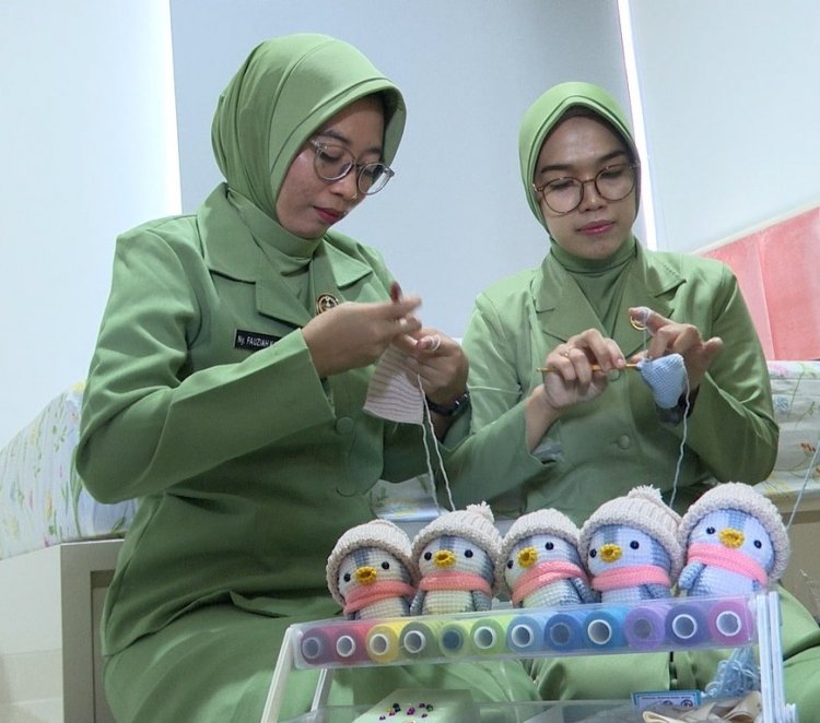 Kerajinan Rajut Jadi Pengisi Waktu Dokter Zuhria Novianty
