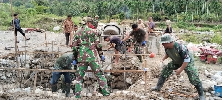 Bangun Jembatan Perintis Garuda, TNI dan Warga Gotong Royong Buka Akses Pedalaman Aceh Tenggara