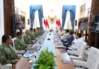 Presiden Prabowo Subianto menerima Panglima TNI Agus Subiyanto, Wakil Panglima TNI Tandyo Budi, serta Kepala Staf Angkatan Darat, Laut & Udara Di Istana Merdeka