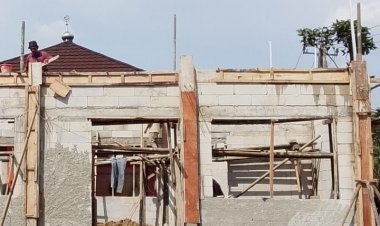 Revitalisasi Dua SMP IT di Kecamatan Picung Disorot, Penggunaan Bata Ringan dan Dugaan Kelemahan Konstruksi