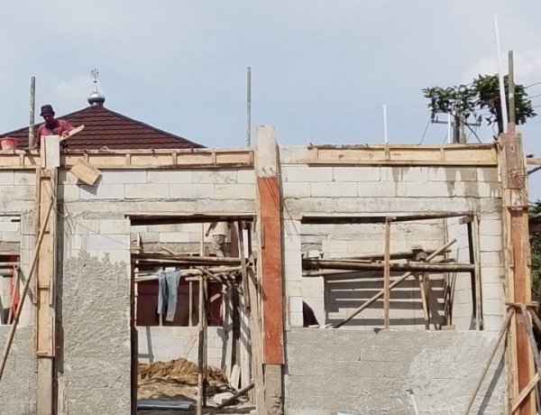 Revitalisasi Dua SMP IT di Kecamatan Picung Disorot, Penggunaan Bata Ringan dan Dugaan Kelemahan Konstruksi