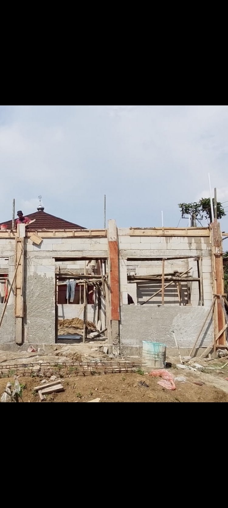 Revitalisasi Dua SMP IT di Kecamatan Picung Disorot, Penggunaan Bata Ringan dan Dugaan Kelemahan Konstruksi