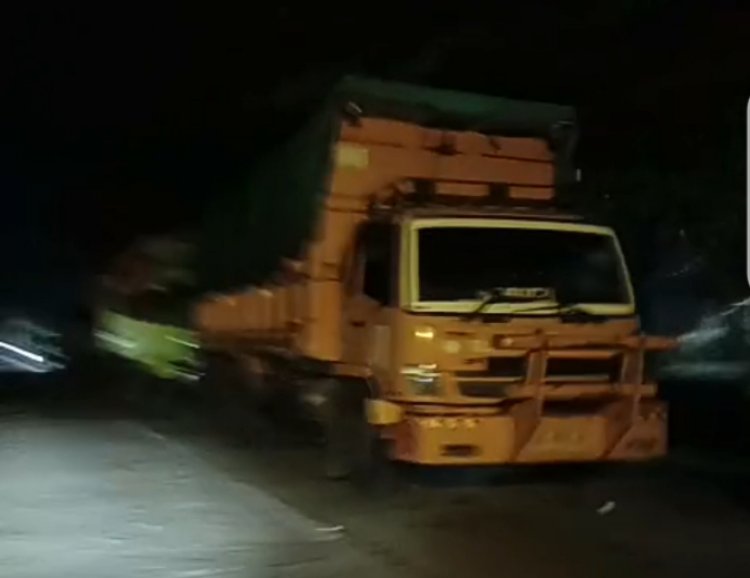 Diduga Langgar UU Minerba, Truk Muatan Batu Bara Terpantau Beraktivitas Malam Hari di Kawasan PLTU 2 Labuan  ‎