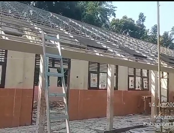 Rangka Baja Lama Masih Digunakan, Dana Program Revitalisasi SDN Dahu 1 Kecamatan Cikedal Dipertanyakan