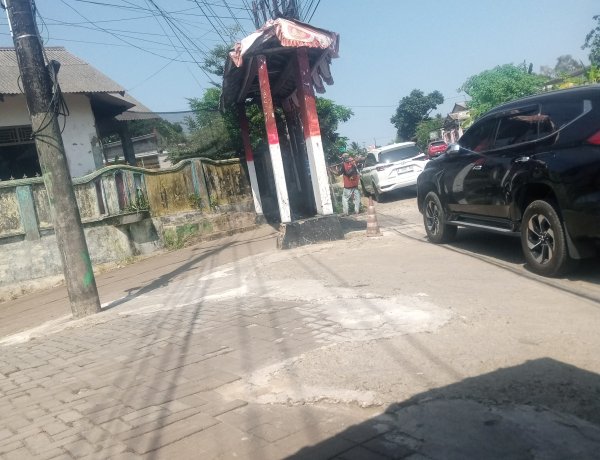 DPC AMIRA Pertanyakan Izin Pemasangan Kabel & Tiang Internet Rakyat Diwilayah Pandeglang