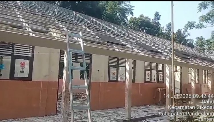 Rangka Baja Lama Masih Digunakan, Dana Program Revitalisasi SDN Dahu 1 Kecamatan Cikedal Dipertanyakan