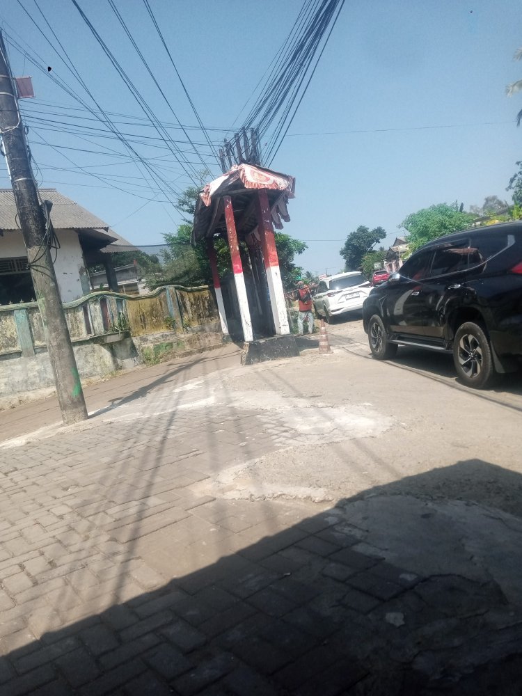 DPC AMIRA Pertanyakan Izin Pemasangan Kabel & Tiang Internet Rakyat Diwilayah Pandeglang