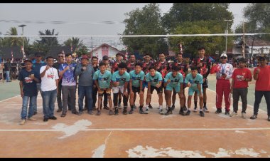 Semangat Kemerdekaan Bergema di alun-alun  Pagelaran, Desa Surakarta Juara Turnamen  bola Volly 