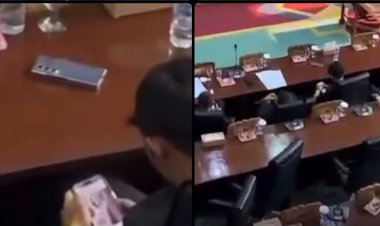 Diduga Anggota DPRD Kabupaten Pandeglang Scroll Sosmed Saat Paripurna 