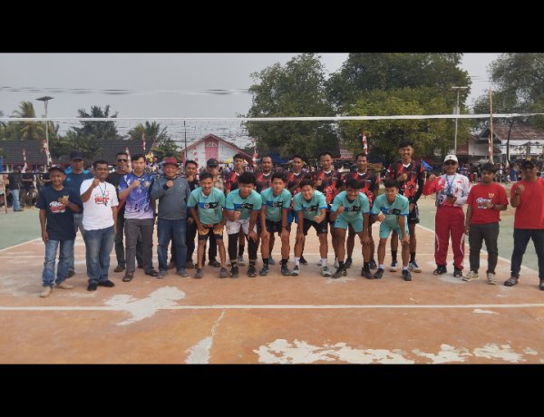 Semangat Kemerdekaan Bergema di alun-alun  Pagelaran, Desa Surakarta Juara Turnamen  bola Volly 