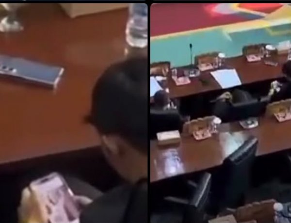 Diduga Anggota DPRD Kabupaten Pandeglang Scroll Sosmed Saat Paripurna 