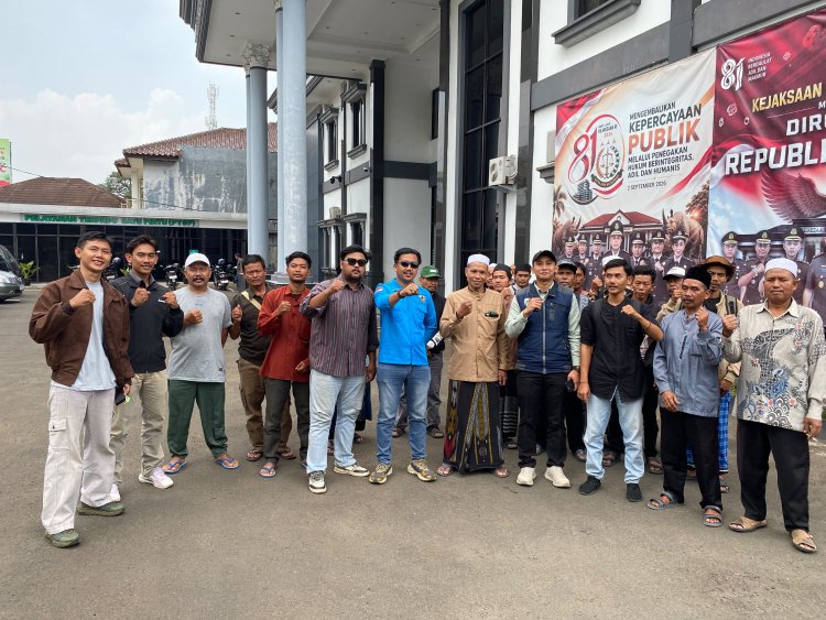 Warga Kertaraharja Kecamatan Sobang Penuhi Panggilan Kejari Pandeglang,Terkait  Diduga PBB-P2 Tidak Disetorkan Bertahun Tahun